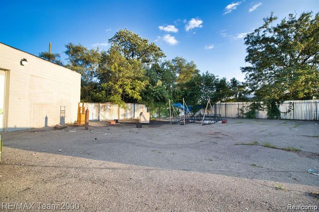 8401 W Chicago, Detroit, MI 48204