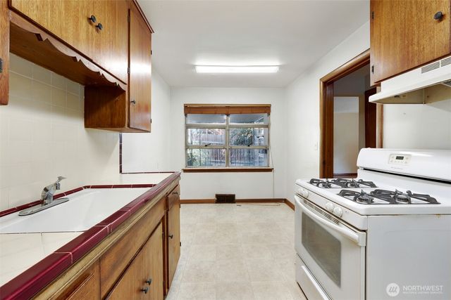 4815 S Holly Street, Seattle, WA 98118