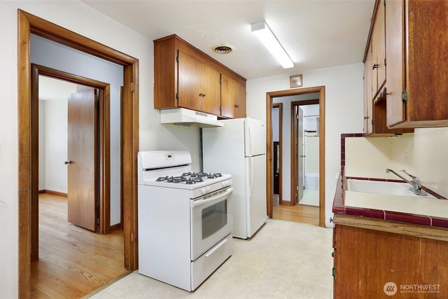 4815 S Holly Street, Seattle, WA 98118