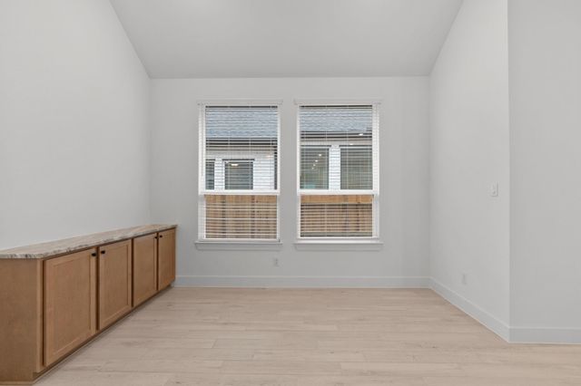 15027 Mission Avenue, Mont Belvieu, TX 77523