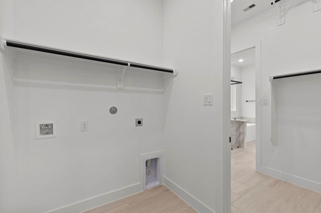 15027 Mission Avenue, Mont Belvieu, TX 77523