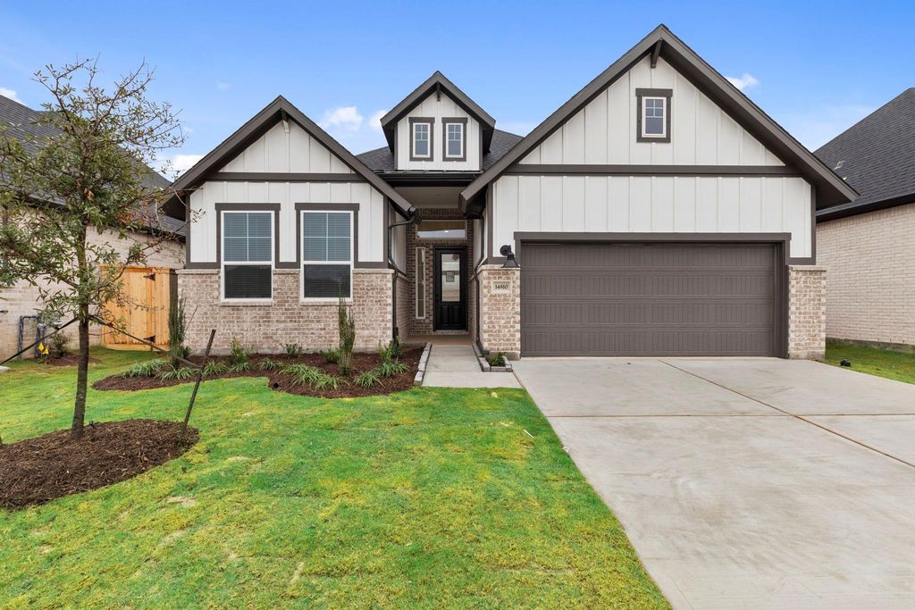 15027 Mission Avenue, Mont Belvieu, TX 77523