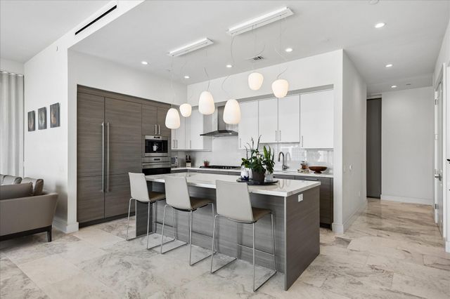 2047 Westcreek Lane 1701, Houston, TX 77027