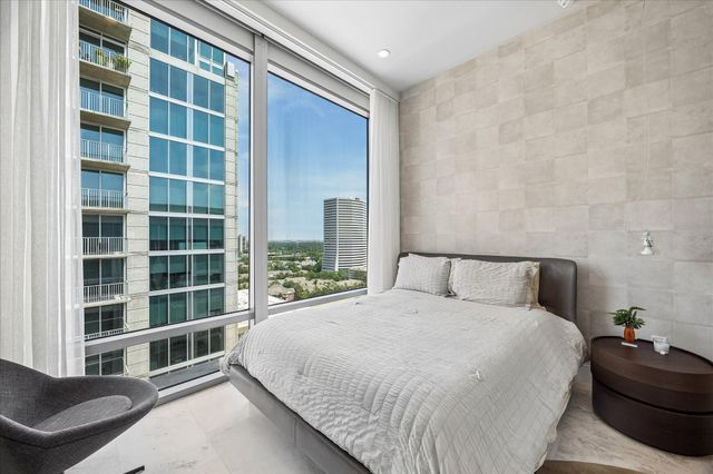 2047 Westcreek Lane 1701, Houston, TX 77027