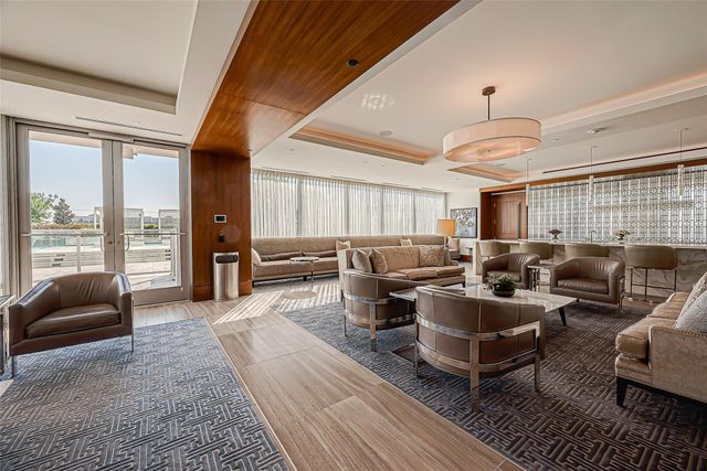 2047 Westcreek Lane 1701, Houston, TX 77027