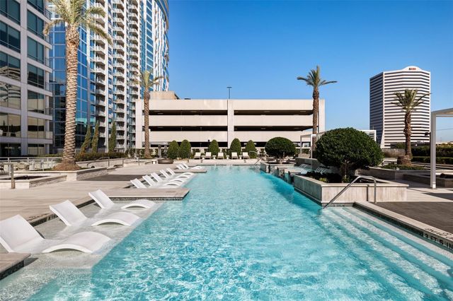 2047 Westcreek Lane 1701, Houston, TX 77027