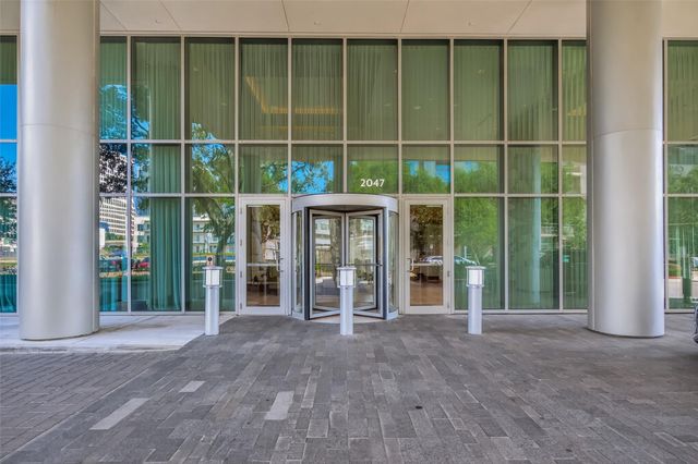 2047 Westcreek Lane 1701, Houston, TX 77027