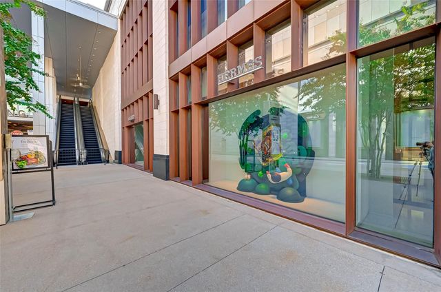 2047 Westcreek Lane 1701, Houston, TX 77027