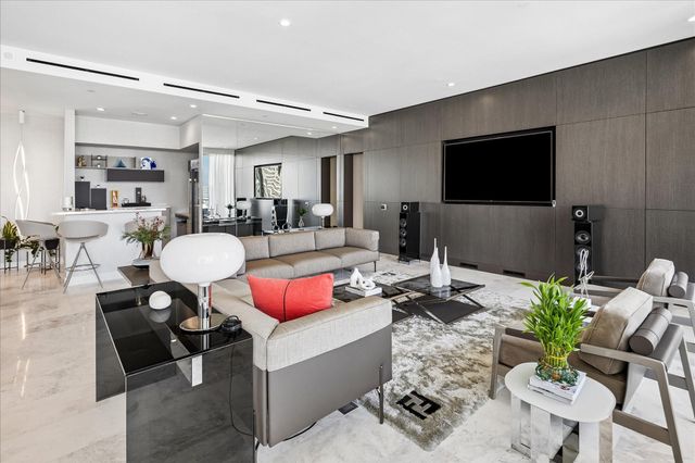 2047 Westcreek Lane 1701, Houston, TX 77027