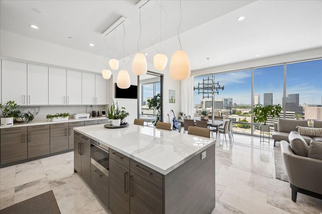 2047 Westcreek Lane 1701, Houston, TX 77027