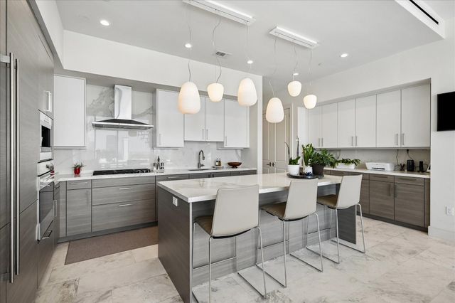 2047 Westcreek Lane 1701, Houston, TX 77027