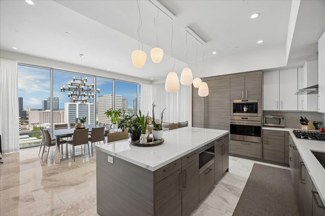 2047 Westcreek Lane 1701, Houston, TX 77027