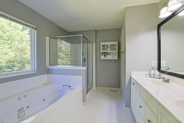 10194 Meadowknoll Drive, Symmes Twp, OH 45140