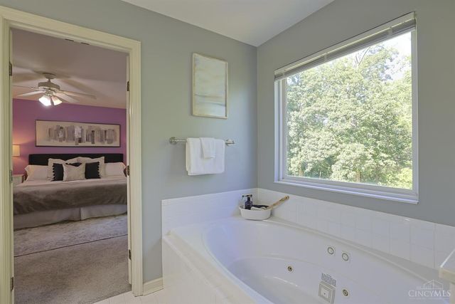 10194 Meadowknoll Drive, Symmes Twp, OH 45140