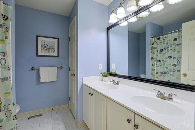 10194 Meadowknoll Drive, Symmes Twp, OH 45140