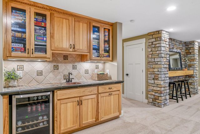 1010 Drake Court, Independence, MN 55359