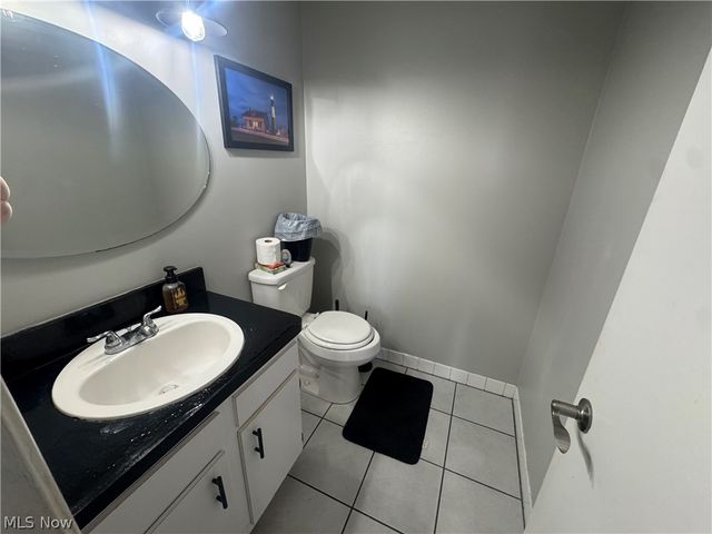 3675 Clague Road 316, North Olmsted, OH 44070