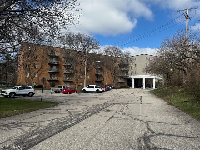 3675 Clague Road 316, North Olmsted, OH 44070