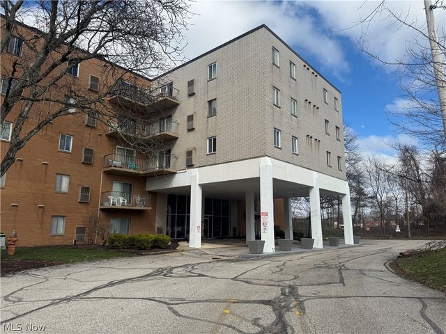 3675 Clague Road 316, North Olmsted, OH 44070