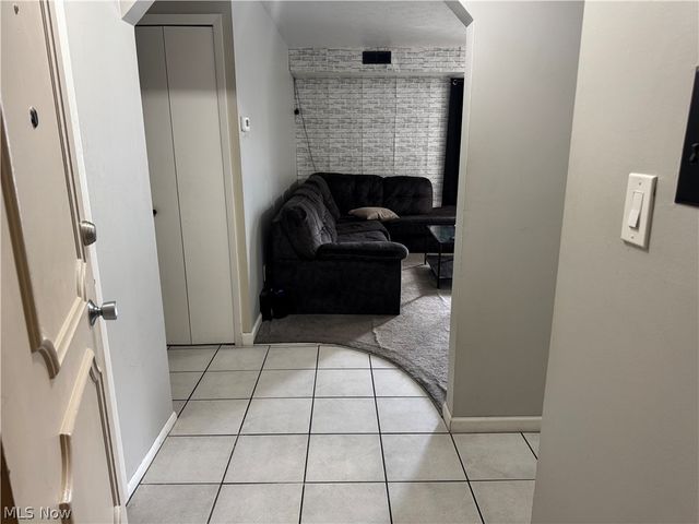 3675 Clague Road 316, North Olmsted, OH 44070