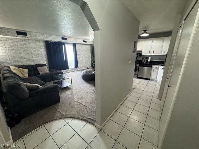 3675 Clague Road 316, North Olmsted, OH 44070