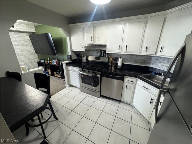 3675 Clague Road 316, North Olmsted, OH 44070