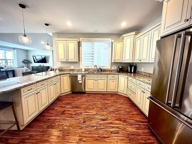 85 Verde Dr, Greenfield, MA 01301