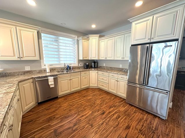 85 Verde Dr, Greenfield, MA 01301