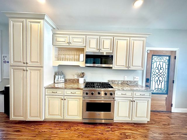 85 Verde Dr, Greenfield, MA 01301