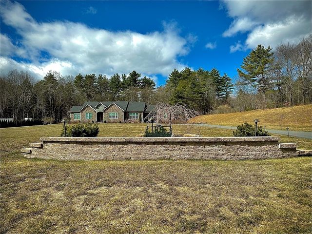 85 Verde Dr, Greenfield, MA 01301