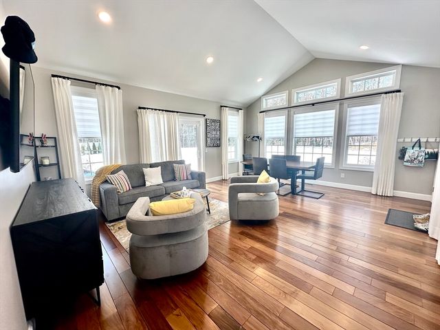 85 Verde Dr, Greenfield, MA 01301