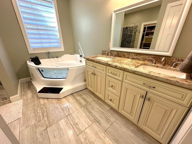 85 Verde Dr, Greenfield, MA 01301