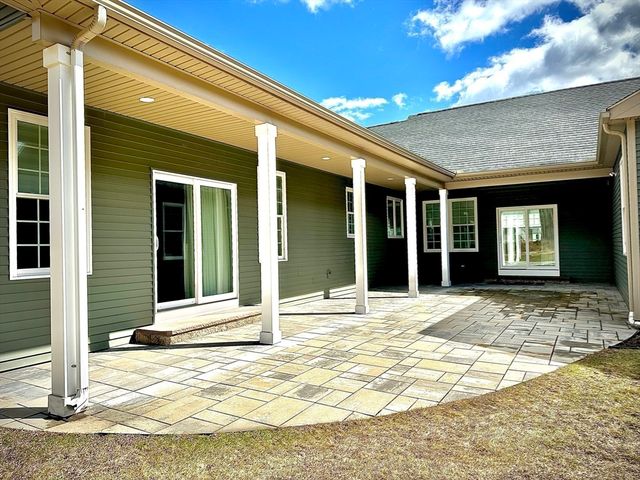 85 Verde Dr, Greenfield, MA 01301