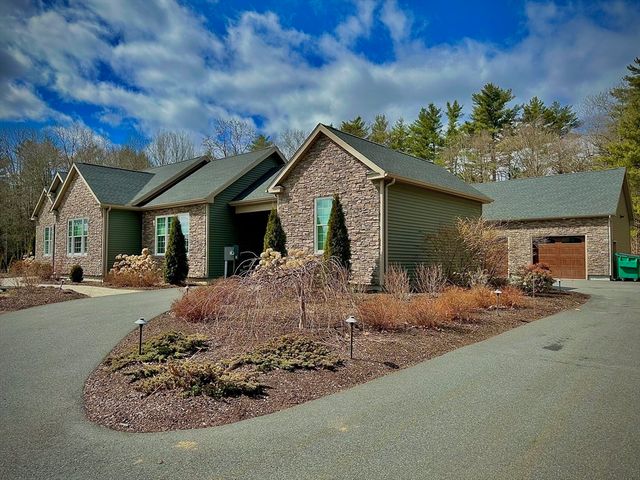 85 Verde Dr, Greenfield, MA 01301