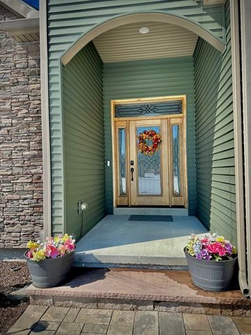 85 Verde Dr, Greenfield, MA 01301