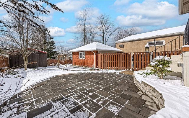 2110 Lloyd Avenue, Swissvale, PA 15218