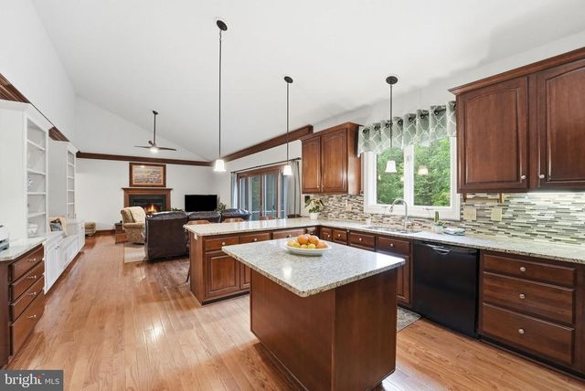 2455 DURHAM PL, Jeffersonton, VA 22724