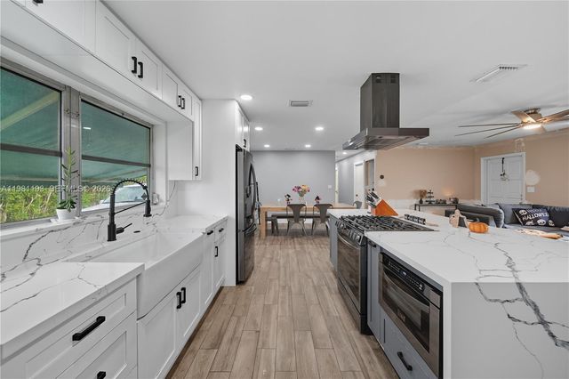 13605 SW 73rd Ter, Miami, FL 33183