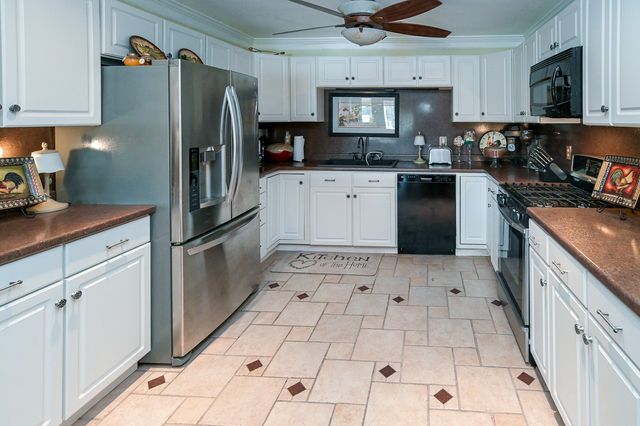 627 Eastbrook Rd, Estill Springs, TN 37330
