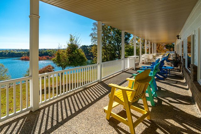 627 Eastbrook Rd, Estill Springs, TN 37330
