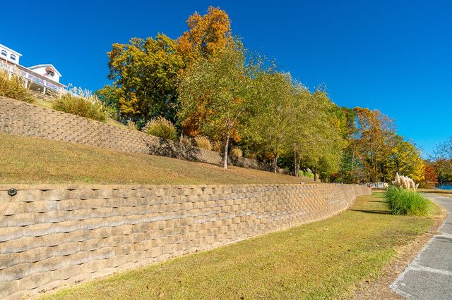 627 Eastbrook Rd, Estill Springs, TN 37330