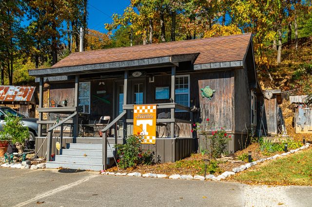 627 Eastbrook Rd, Estill Springs, TN 37330