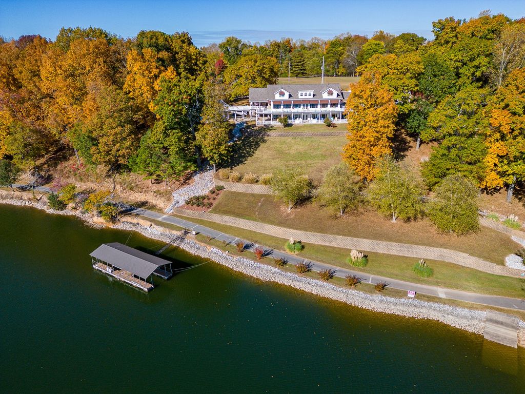 627 Eastbrook Rd, Estill Springs, TN 37330