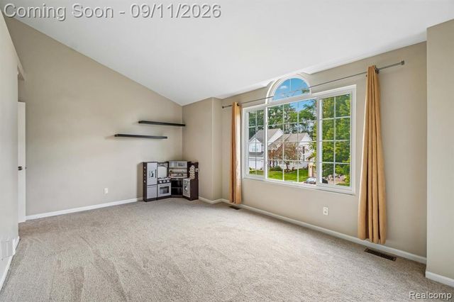 6913 Fox Lane, Waterford, MI 48327