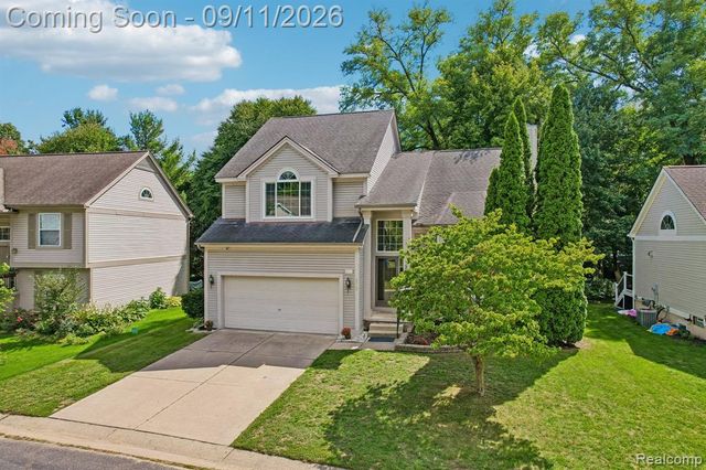 6913 Fox Lane, Waterford, MI 48327