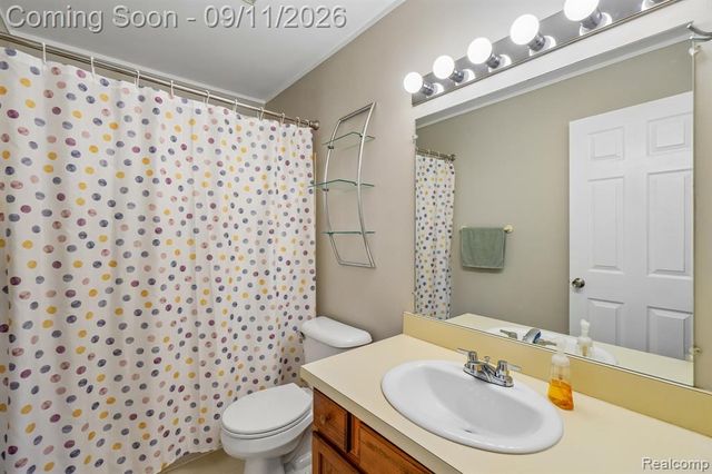 6913 Fox Lane, Waterford, MI 48327