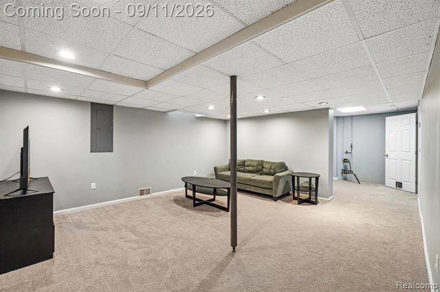 6913 Fox Lane, Waterford, MI 48327