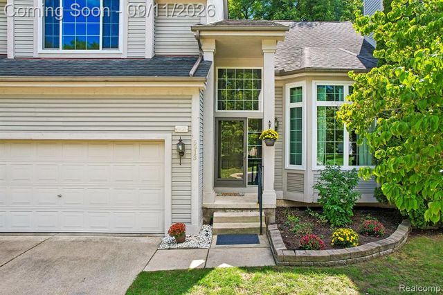 6913 Fox Lane, Waterford, MI 48327