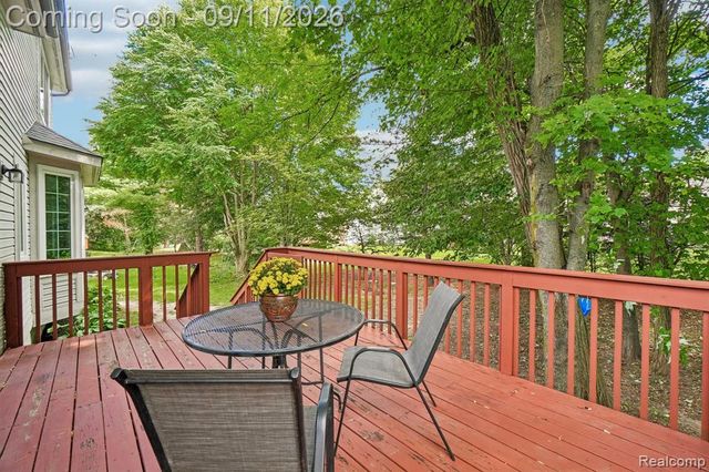 6913 Fox Lane, Waterford, MI 48327