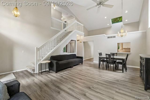 6913 Fox Lane, Waterford, MI 48327